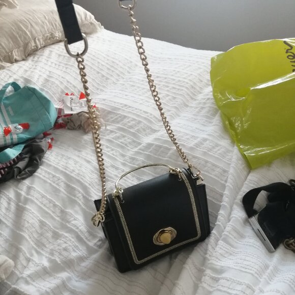 Chic Black Cross Body Purse with Chain - Picture 5 of 5